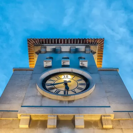 The Clock Tower By Five Stars Apartment